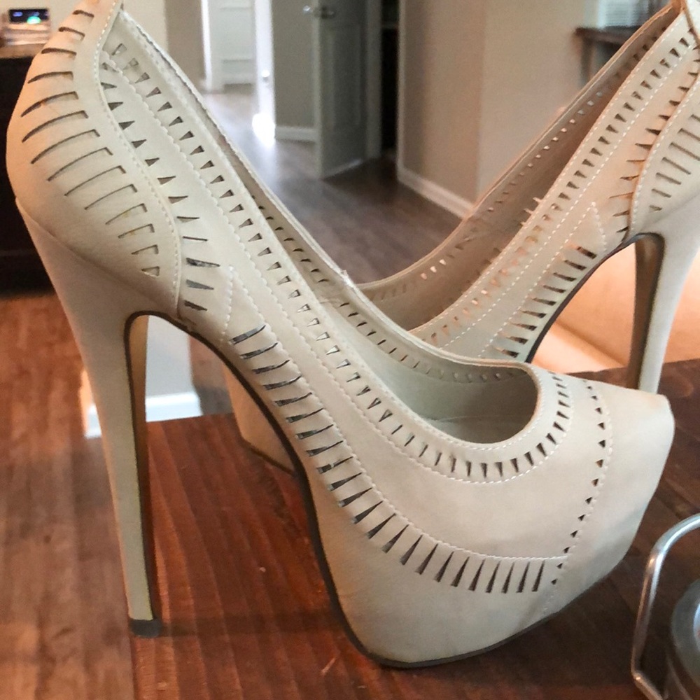 Super high heels 👠!